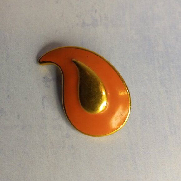 YSL Yves Saint Laurent Earring Peachy Pink Gold Paisley (Single) - Picture 3 of 7